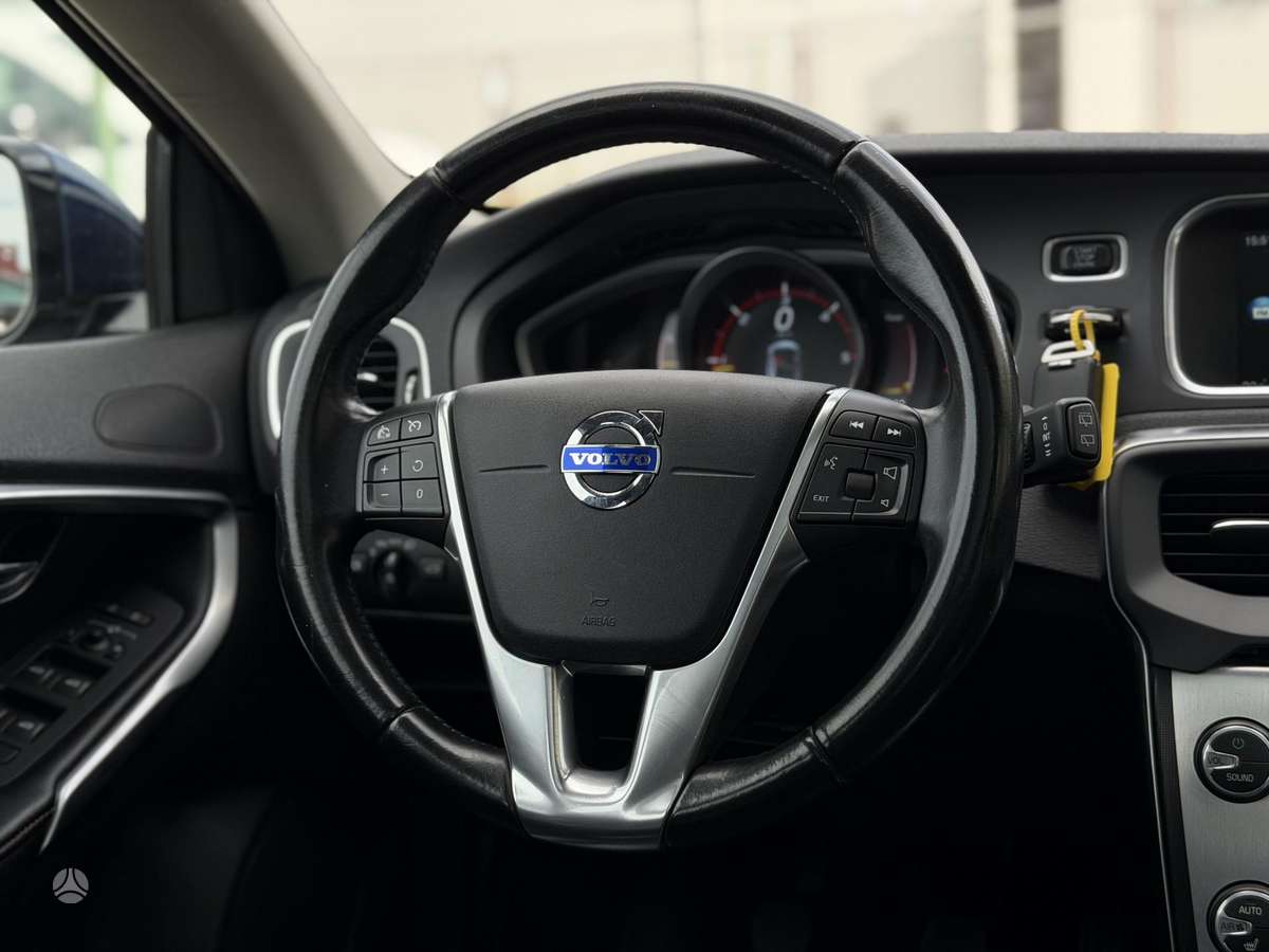 Volvo V40, 2.0 l., hatchback