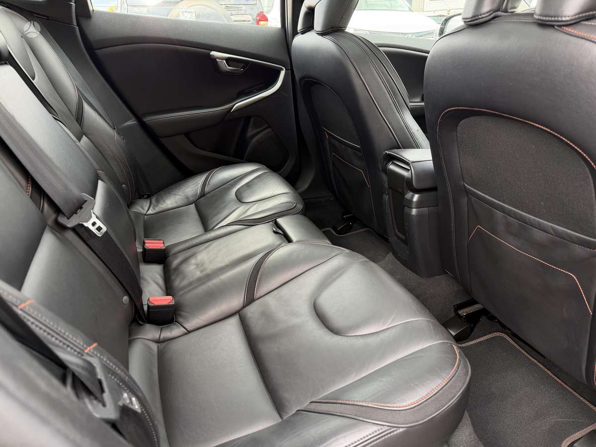 Volvo V40, 2.0 l., hatchback