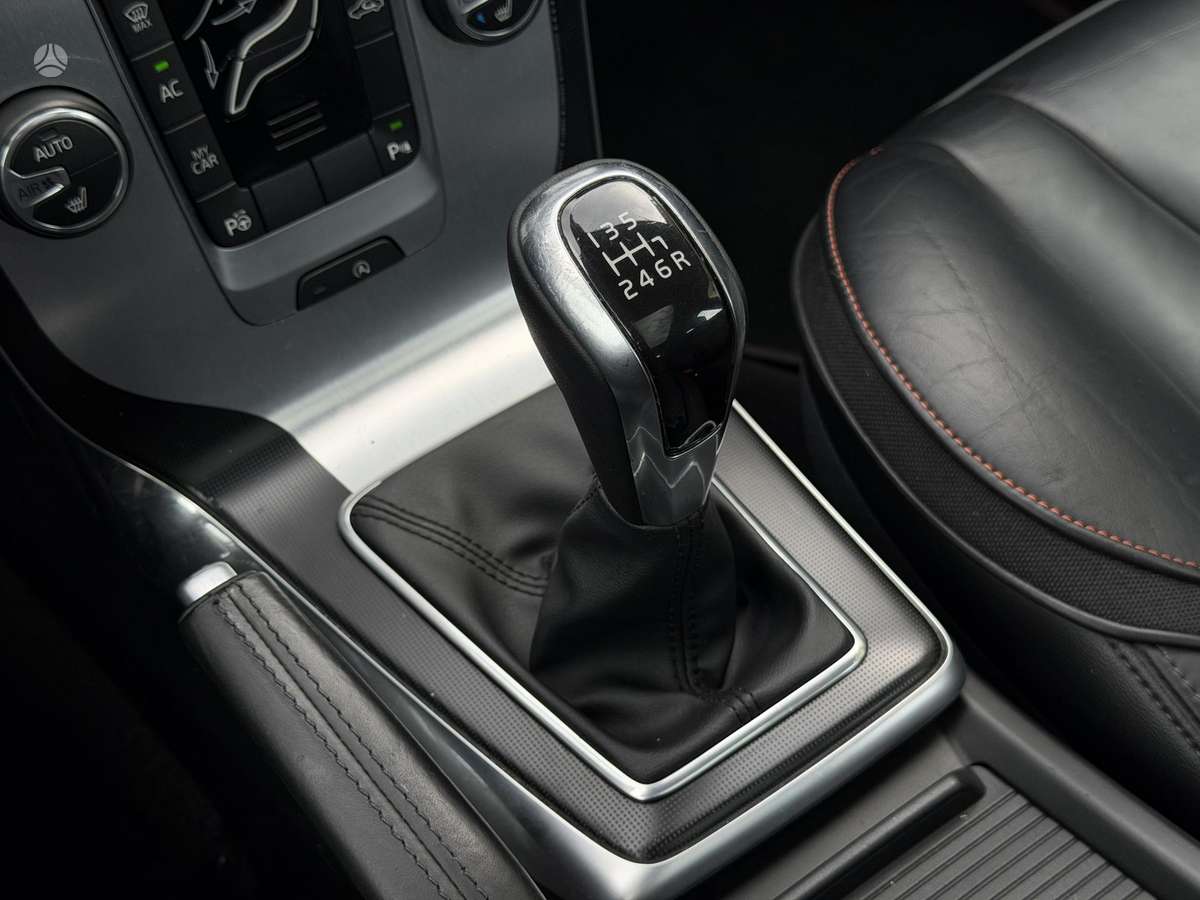 Volvo V40, 2.0 l., Хэтчбек