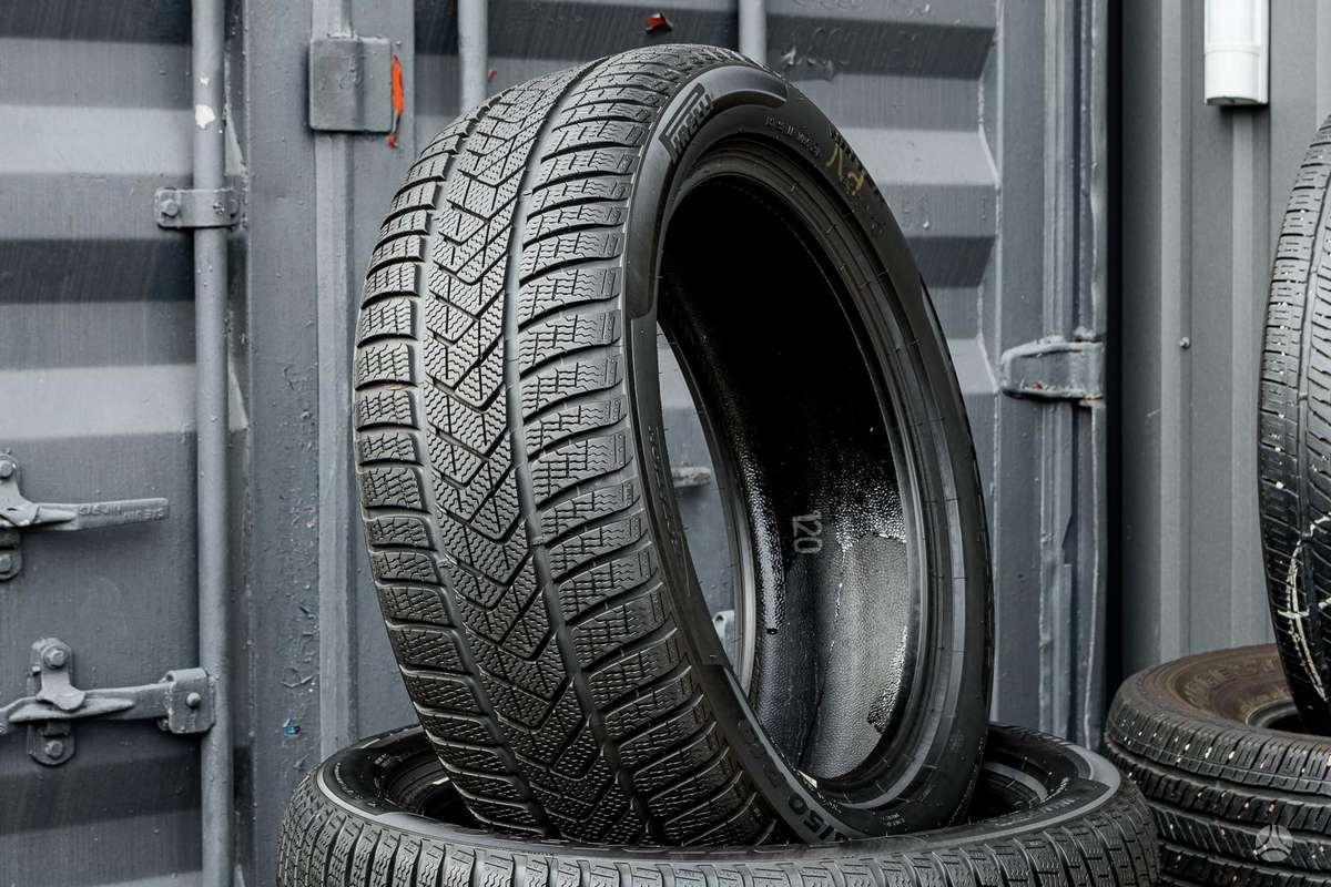 Pirelli Sottozero 3, winter 235/50 R19
