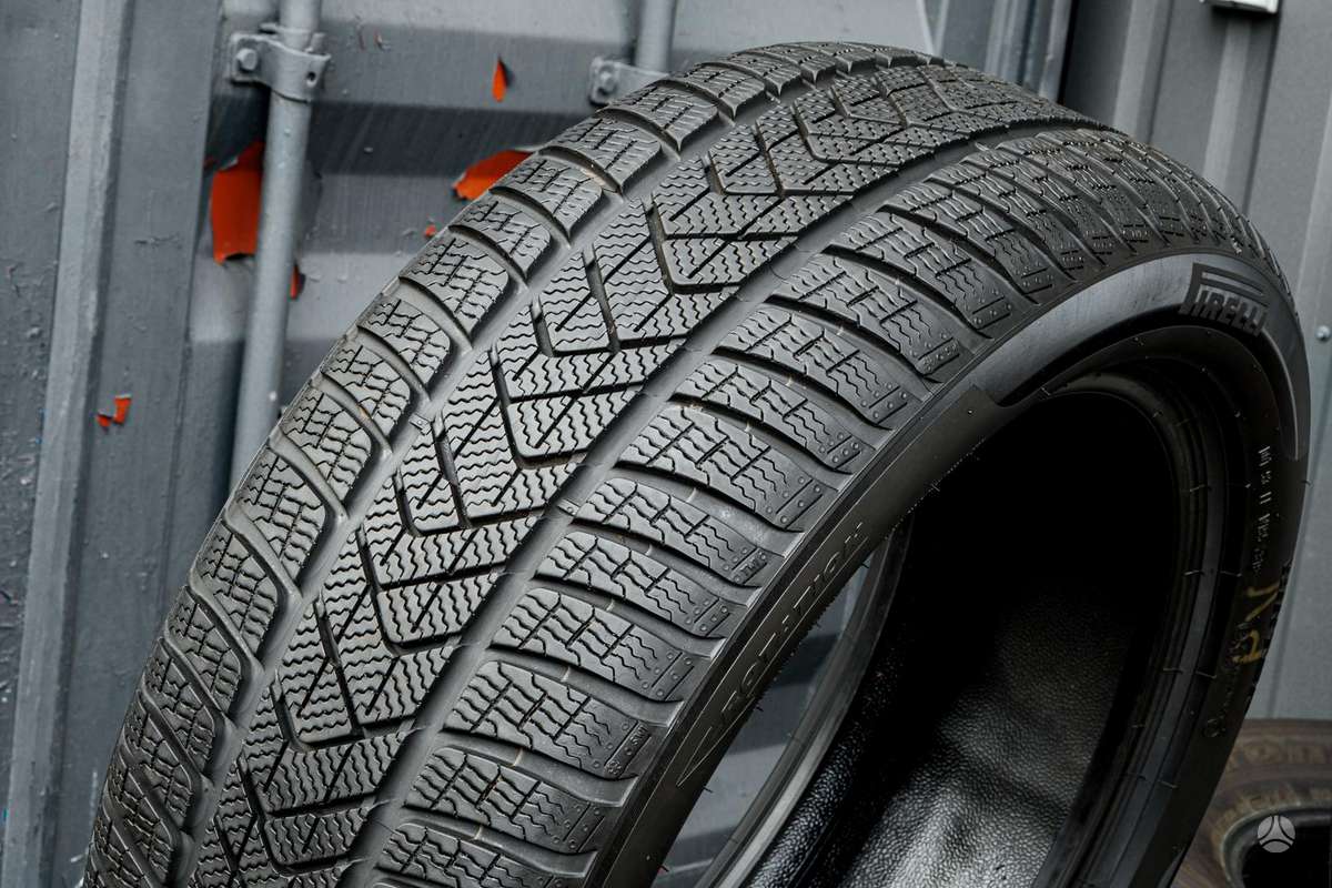 Pirelli Sottozero 3, winter 235/50 R19