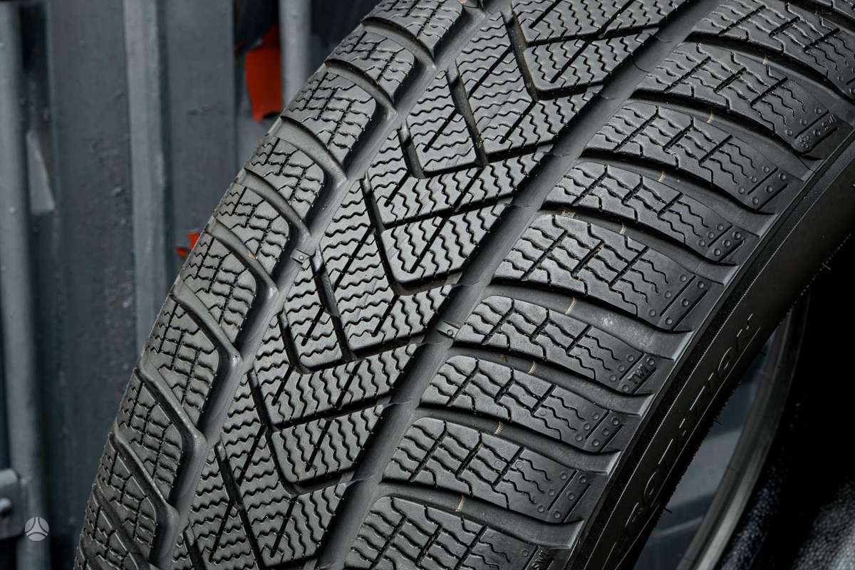 Pirelli Sottozero 3, winter 235/50 R19