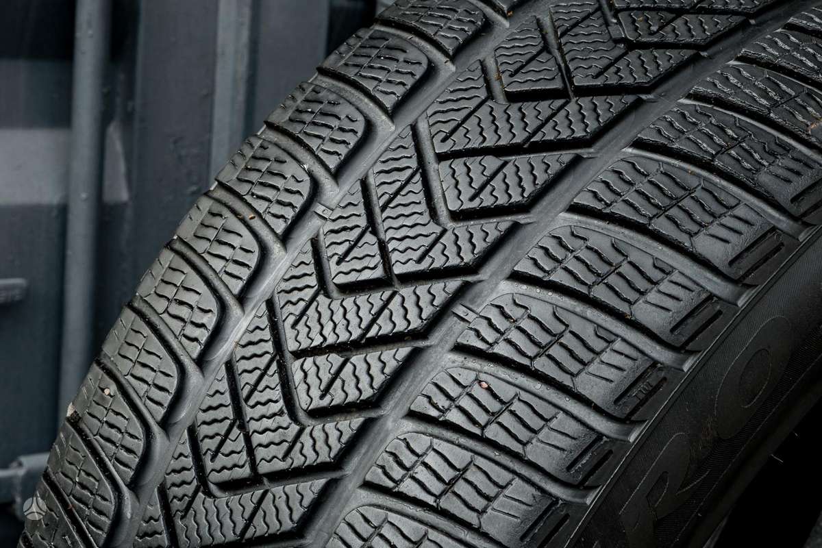Pirelli Sottozero 3, winter 235/50 R19