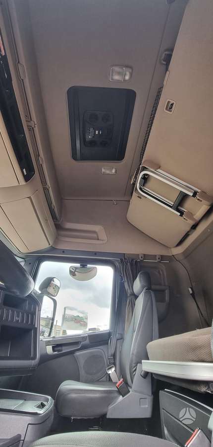 Scania R450, double sleeper