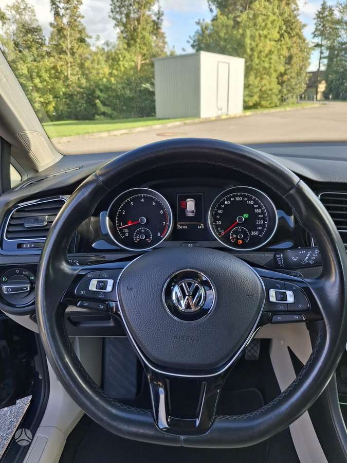 Volkswagen Golf - 10