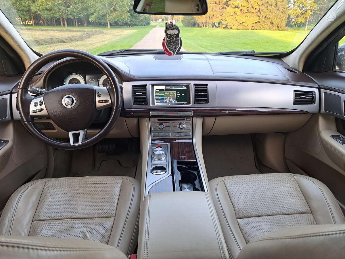 Jaguar XF, 3.0 l., Седан