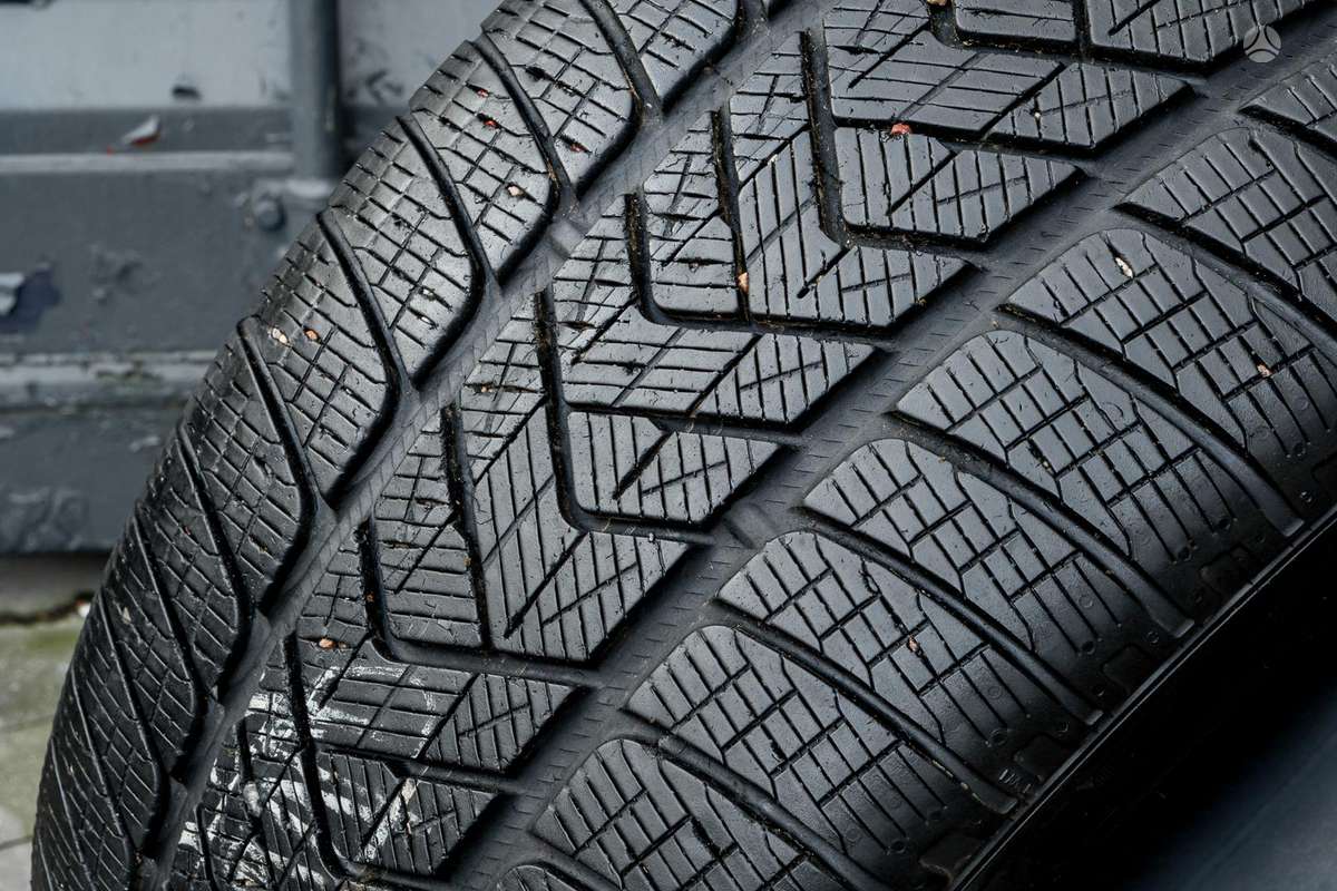 Pirelli Scorpion Winter (MO), winter 255/50 R19