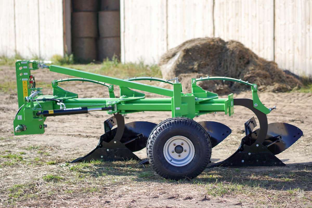 Bomet Plūgai su lingine apsauga, ploughs