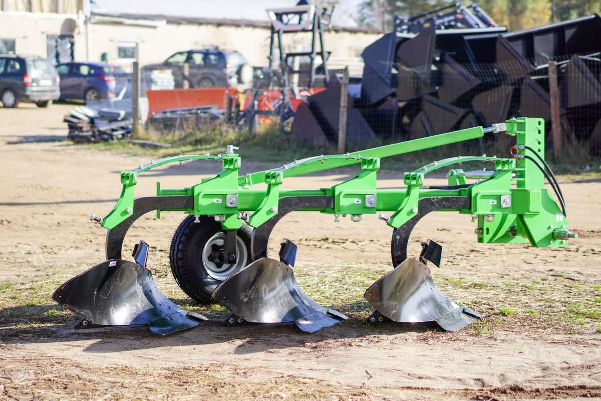 Bomet Plūgai su lingine apsauga, ploughs