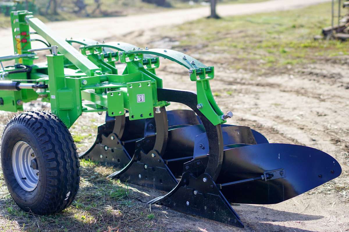 Bomet Plūgai su lingine apsauga, ploughs