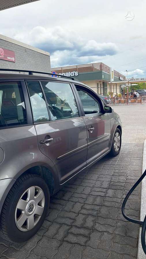 Volkswagen Touran - 1