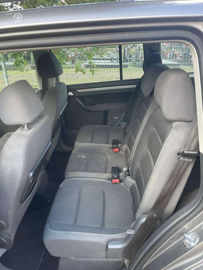 Volkswagen Touran - 2