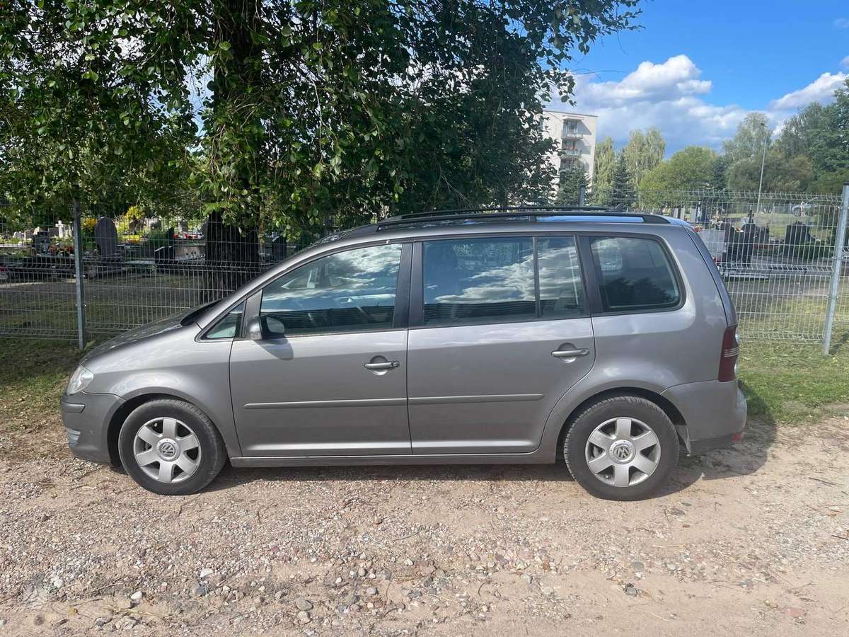 Volkswagen Touran - 5