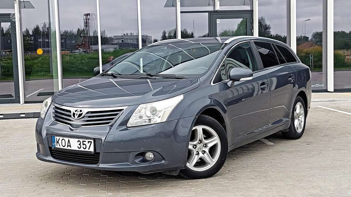 Toyota Avensis - 1