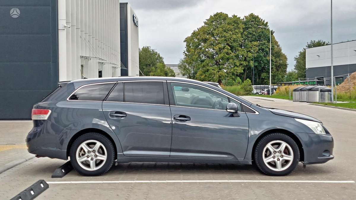 Toyota Avensis - 8