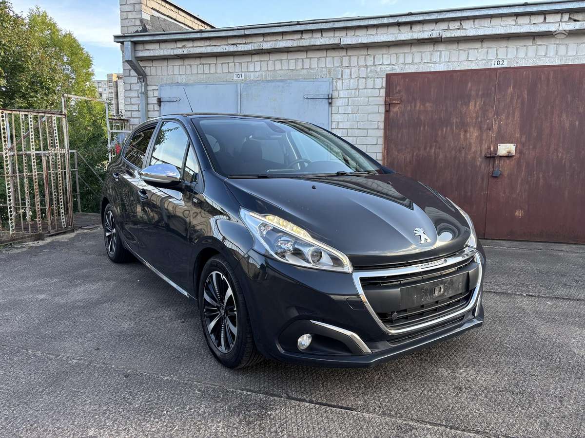 Peugeot 208, 1.2 l., hatchback