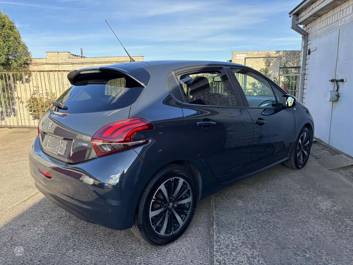 Peugeot 208 - 6