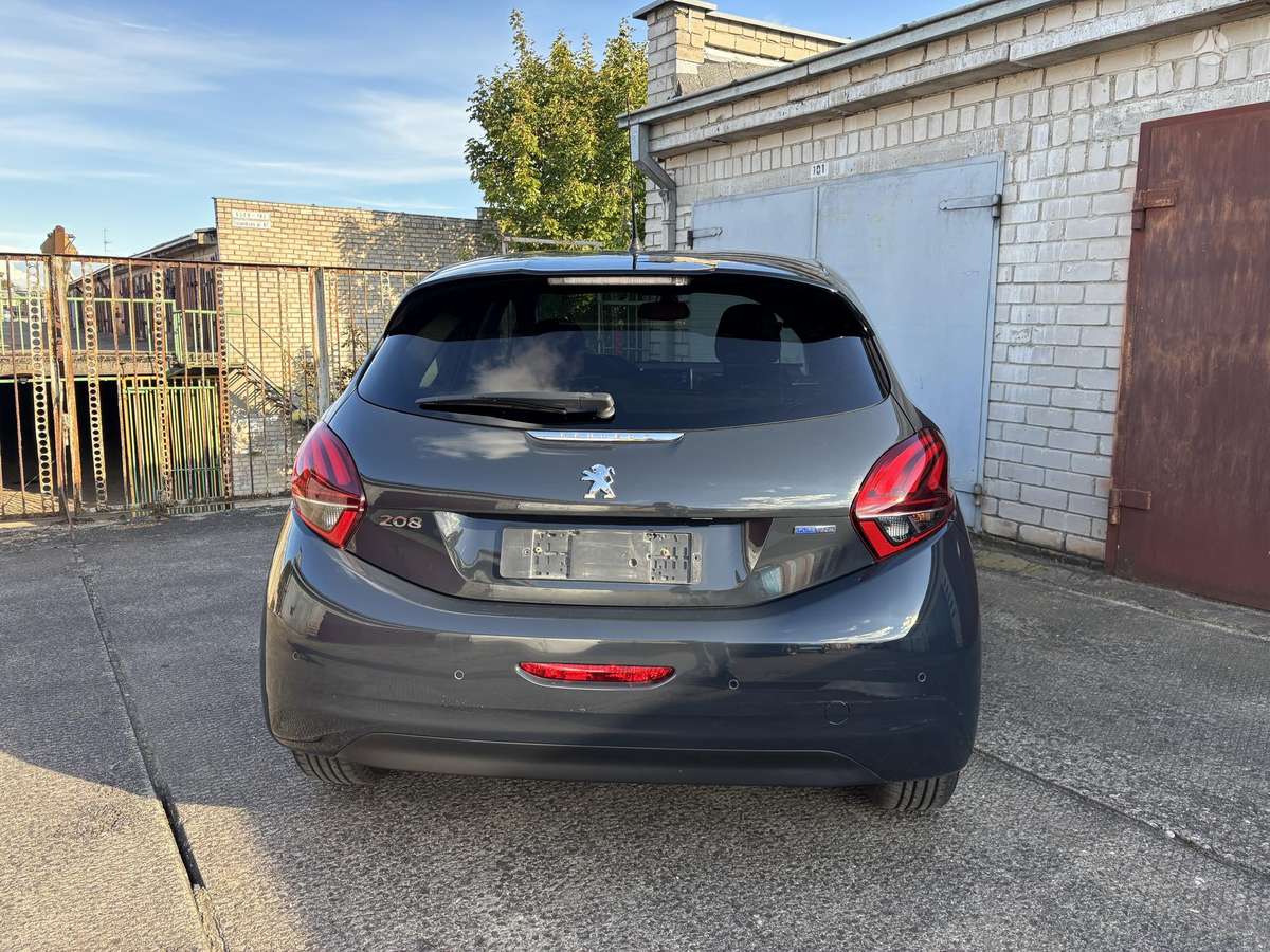 Peugeot 208, 1.2 l., hatchback