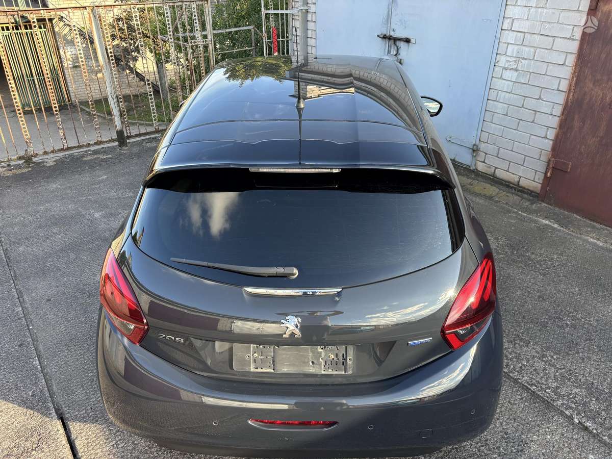 Peugeot 208, 1.2 l., hatchback