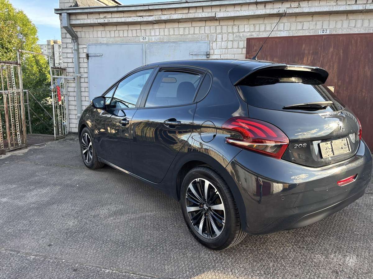 Peugeot 208 - 9