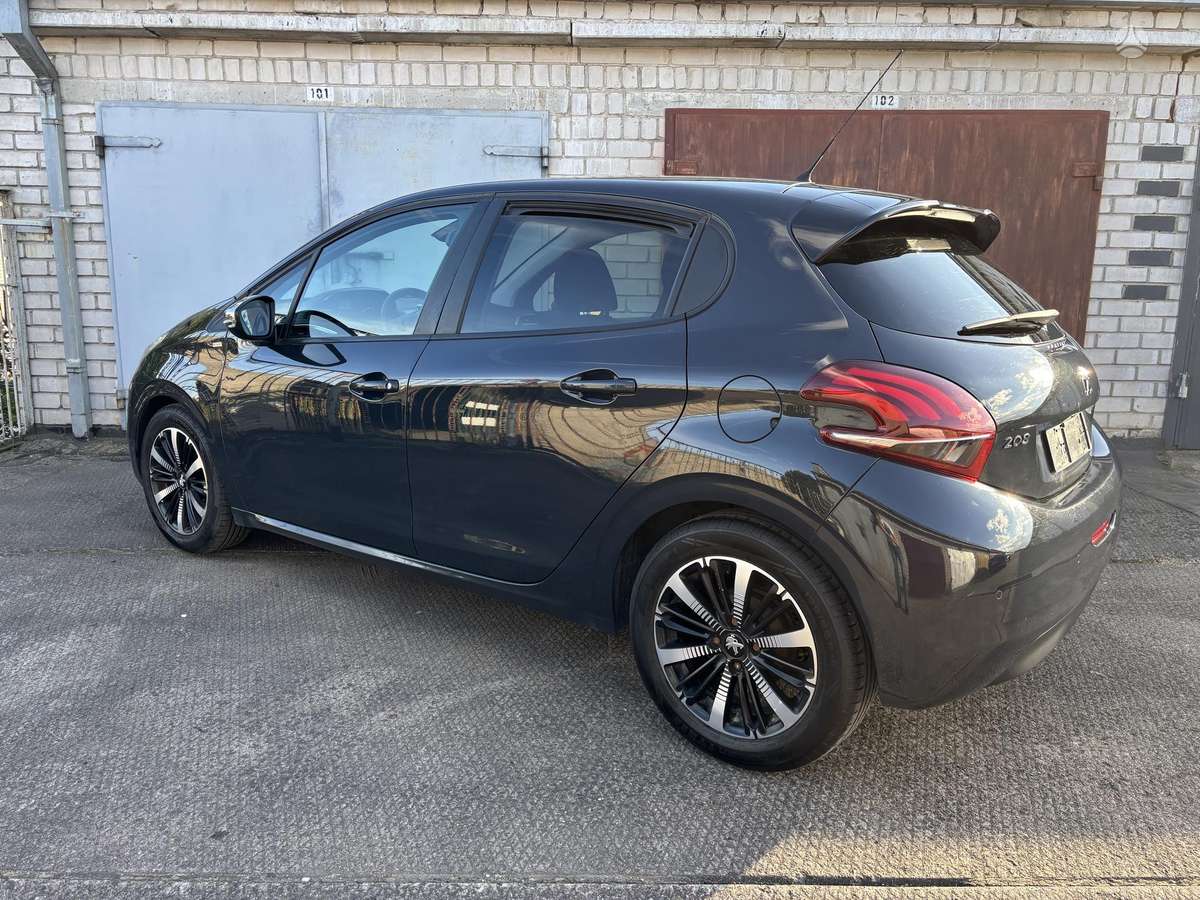 Peugeot 208 - 10