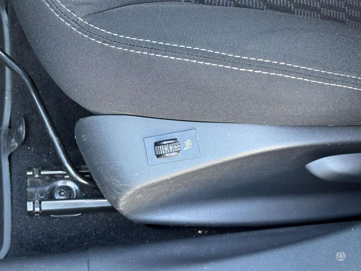 Peugeot 208, 1.2 l., hatchback