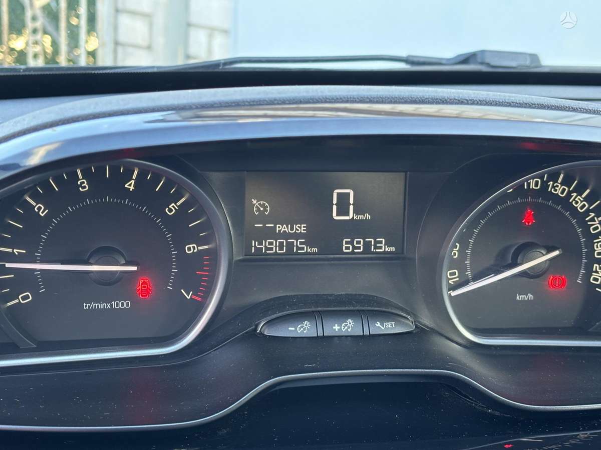 Peugeot 208, 1.2 l., hatchback