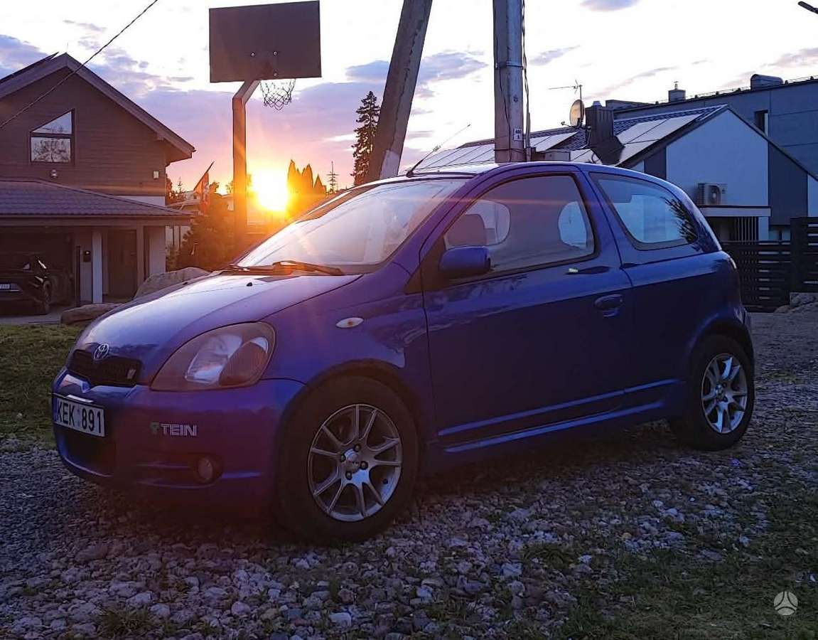 Toyota Yaris - 4
