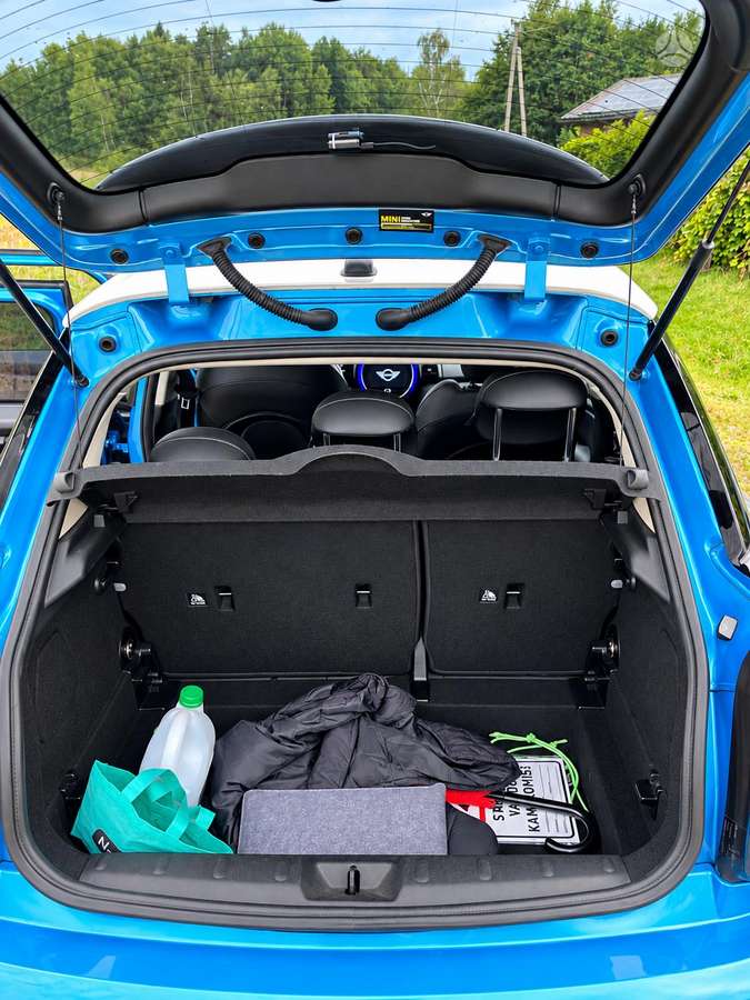 Mini Cooper, 1.5 l., hatchback