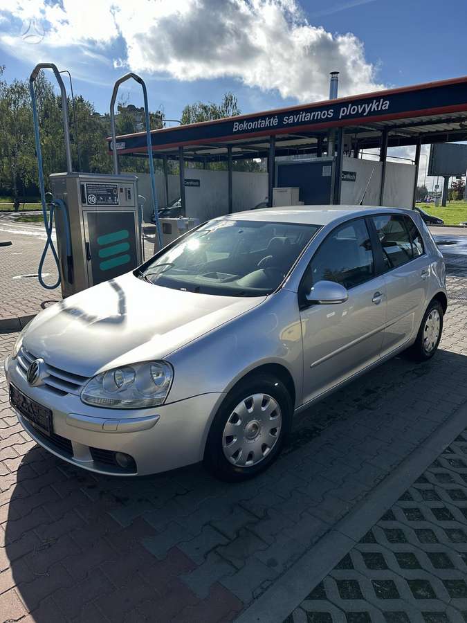 Volkswagen Golf - 1