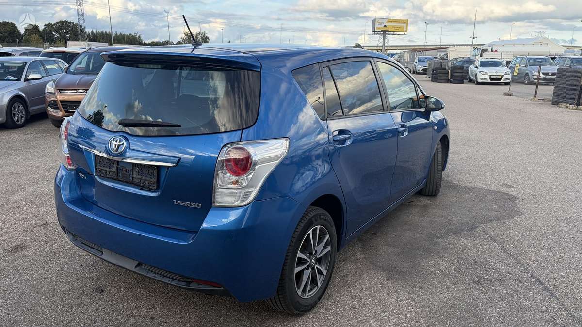 Toyota Verso - 4