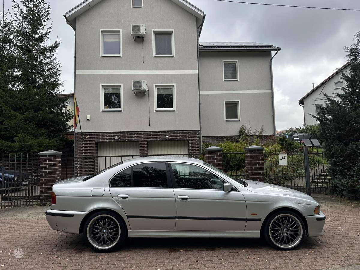 BMW 525, 2.5 l., Седан