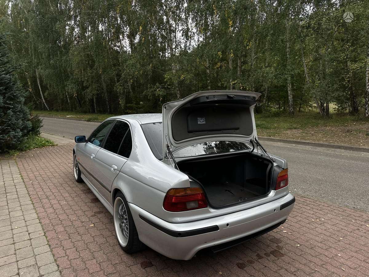 BMW 525, 2.5 l., Седан