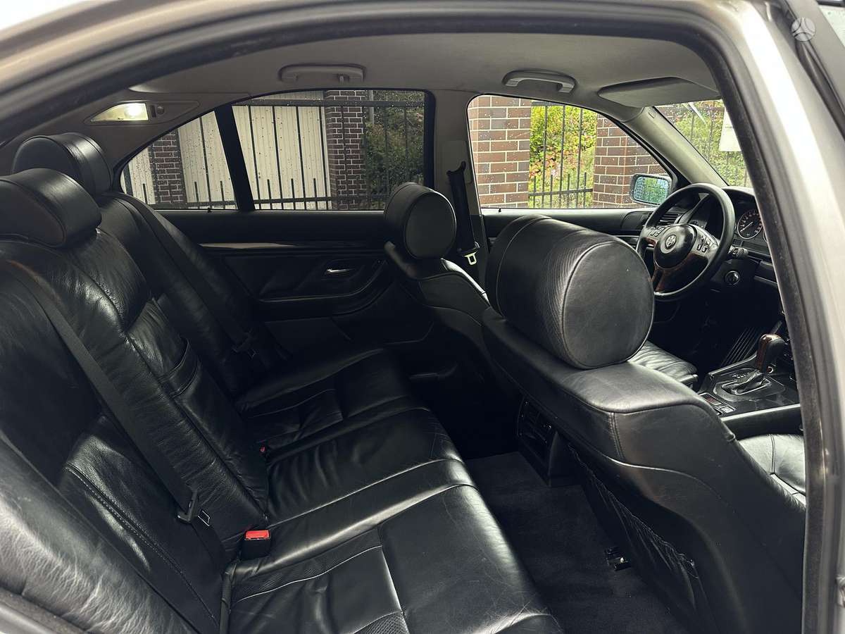 BMW 525, 2.5 l., Седан