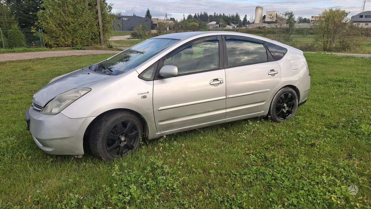 Toyota Prius - 3