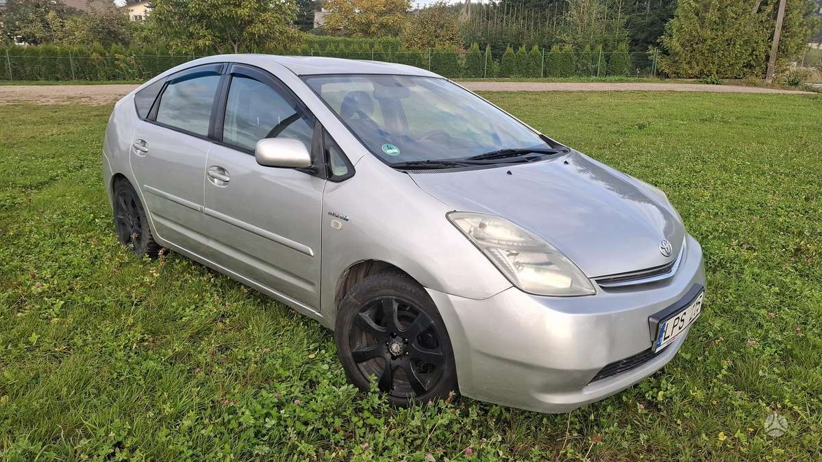 Toyota Prius - 4