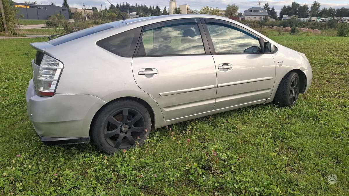 Toyota Prius - 5