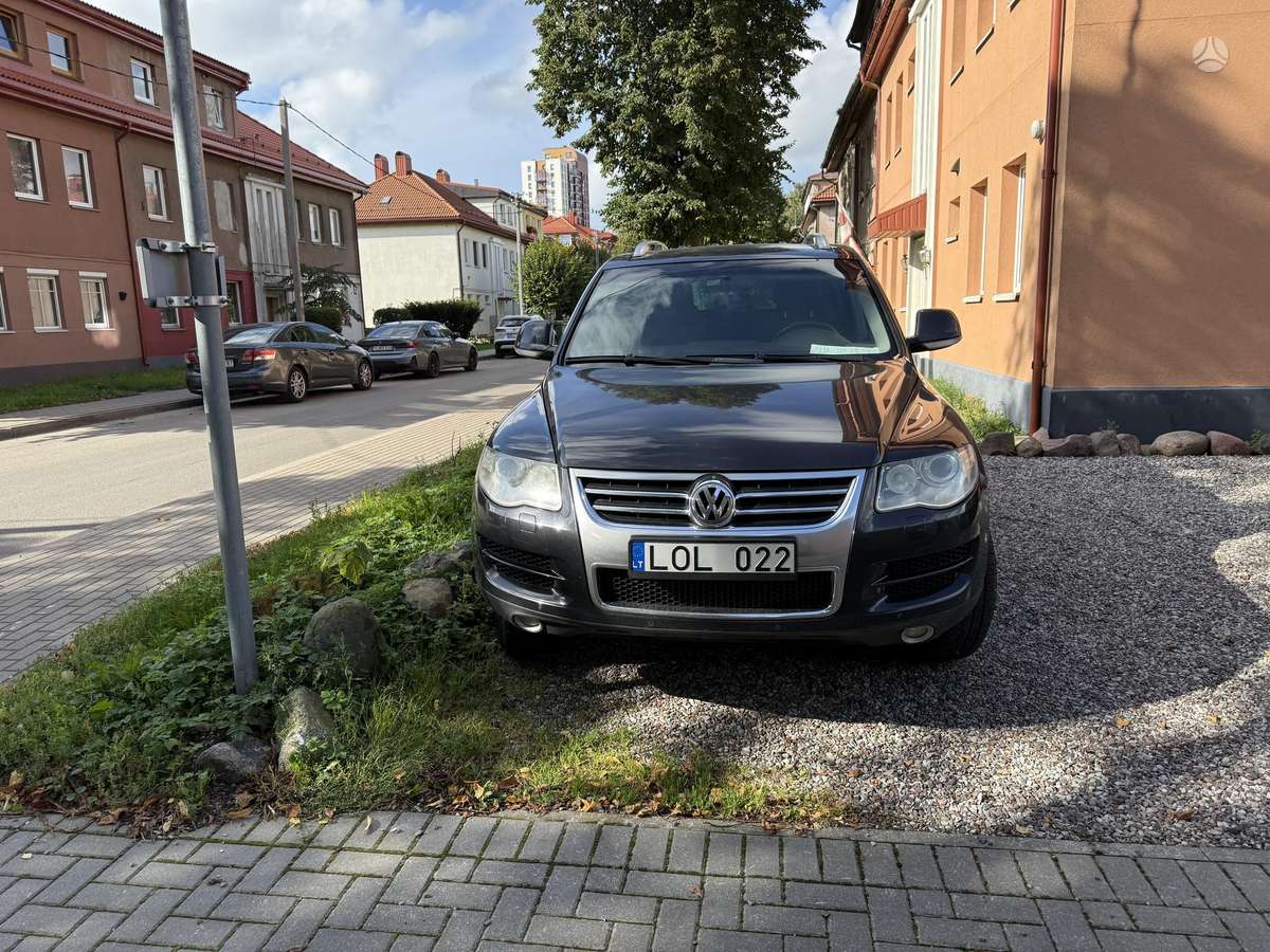 Volkswagen Touareg - 2