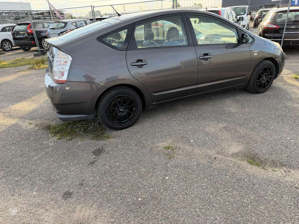 Toyota Prius - 3