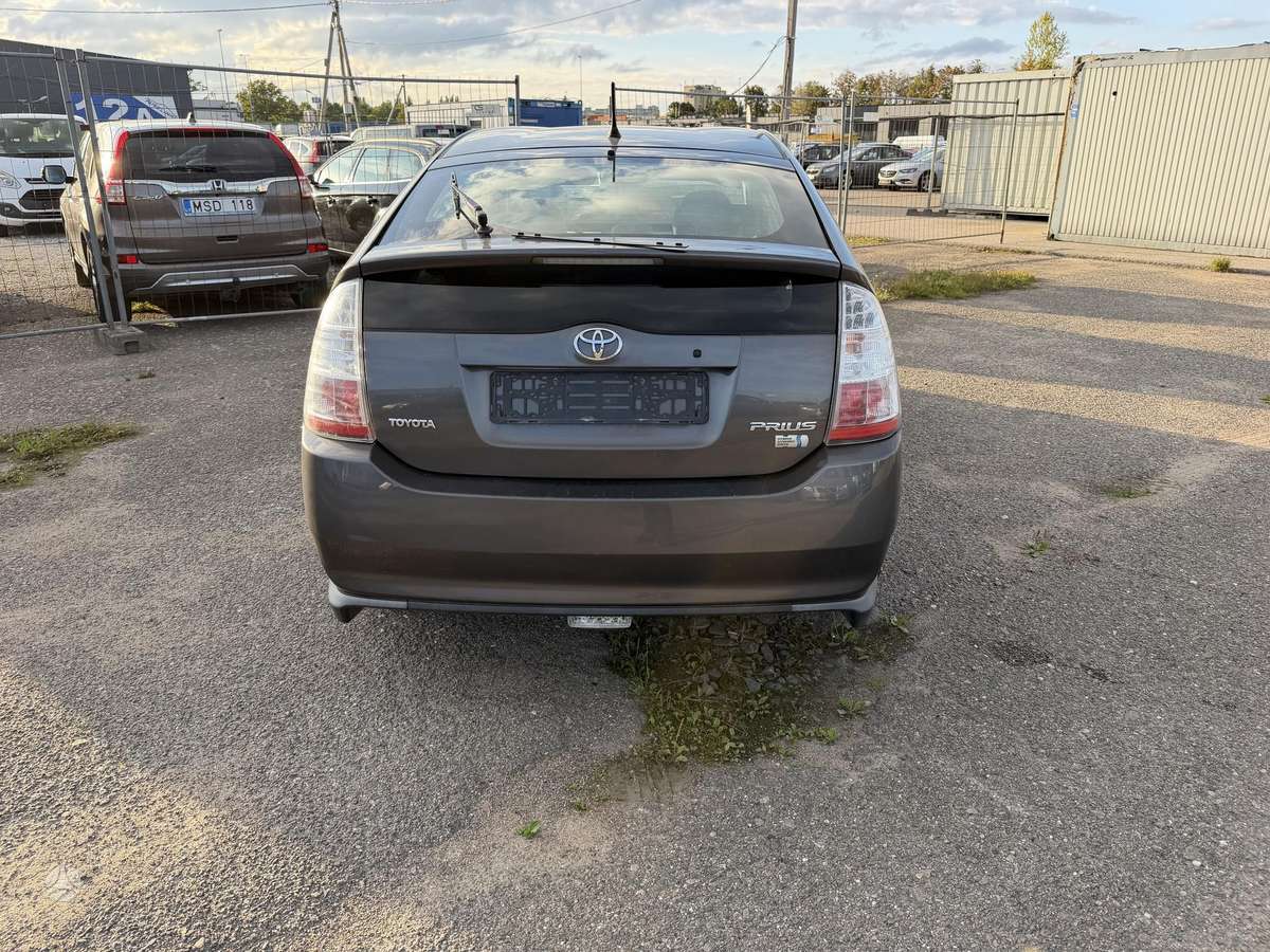 Toyota Prius - 5