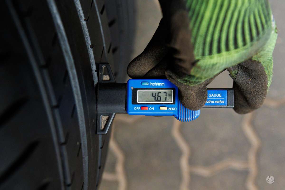 Pirelli P Zero 4 (MO), летние 285/40 R22