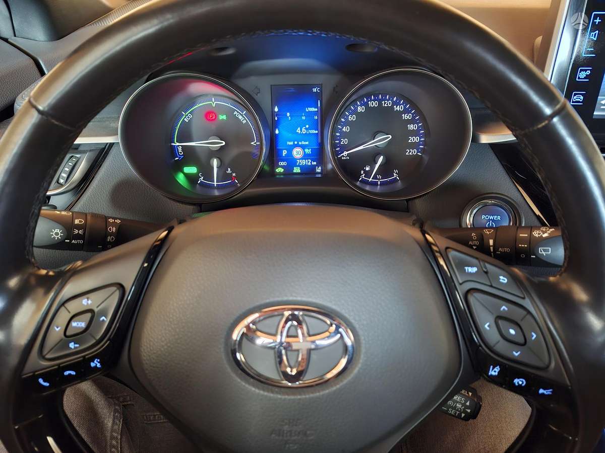 Toyota C-HR - 11