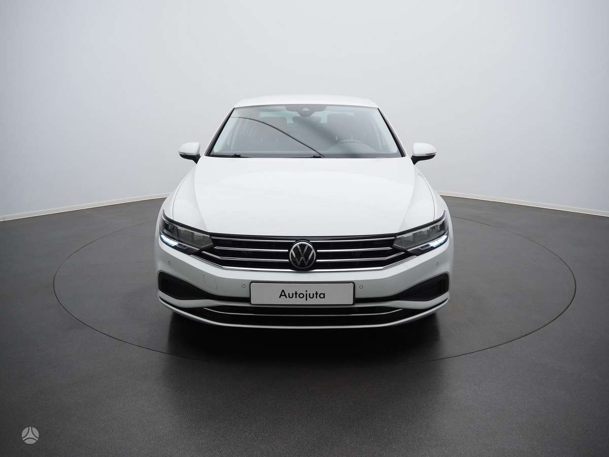 Volkswagen Passat - 2