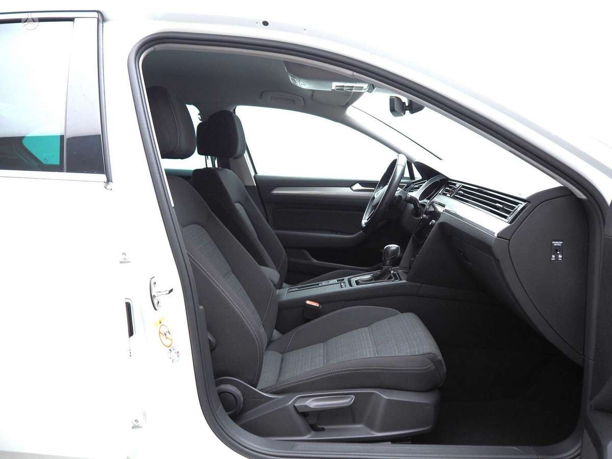Volkswagen Passat - 8