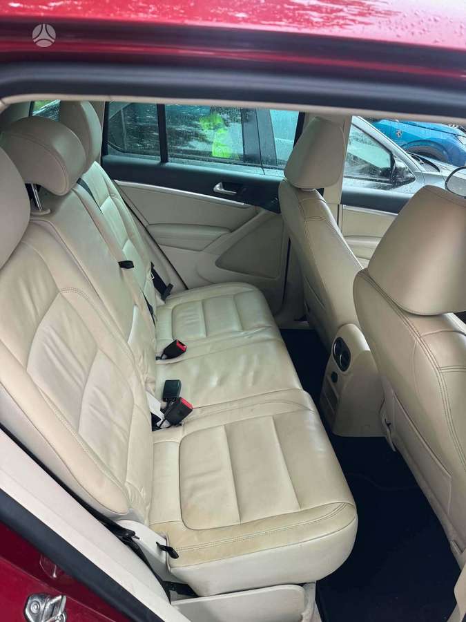 Volkswagen Tiguan - 2