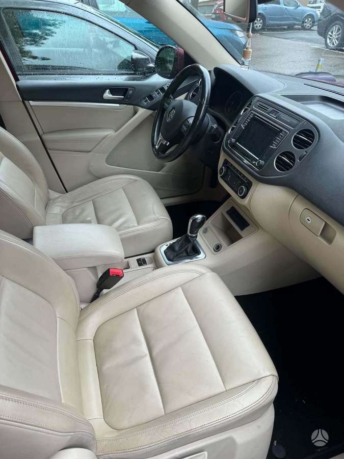 Volkswagen Tiguan - 9