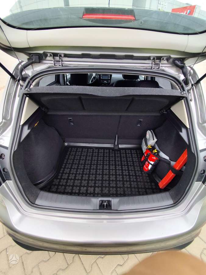 Nissan Pulsar, 1.2 l., hatchback