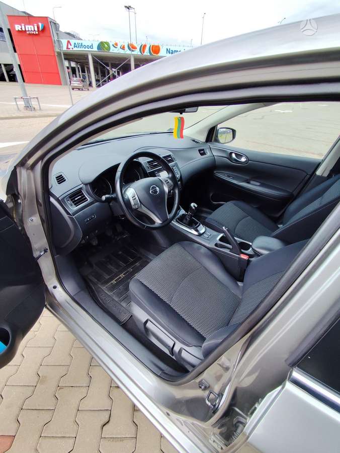 Nissan Pulsar, 1.2 l., hatchback