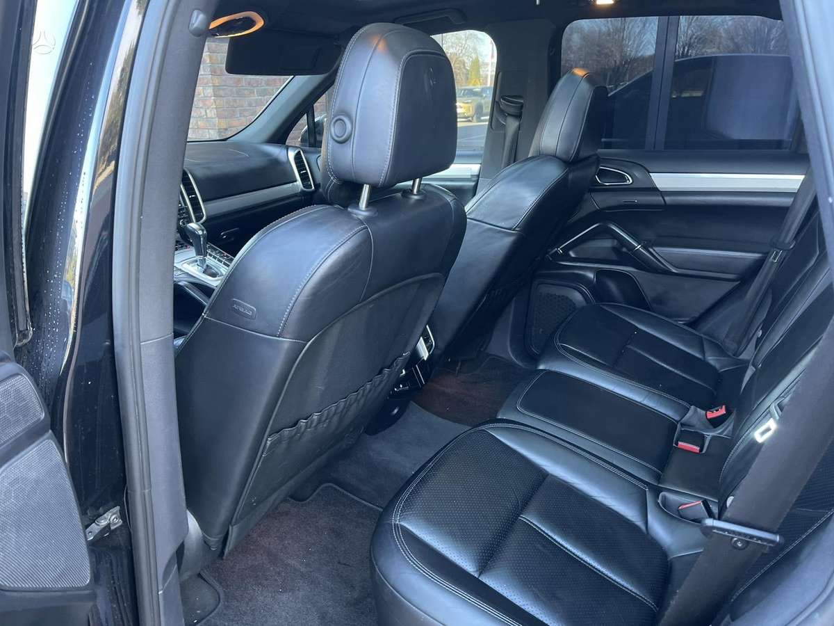 Porsche Cayenne - 8