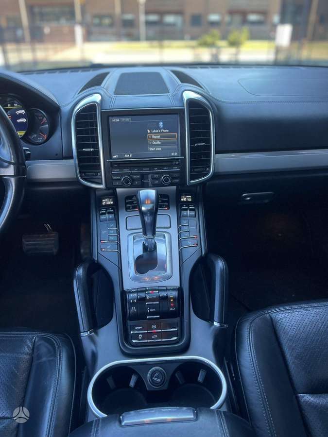 Porsche Cayenne - 9
